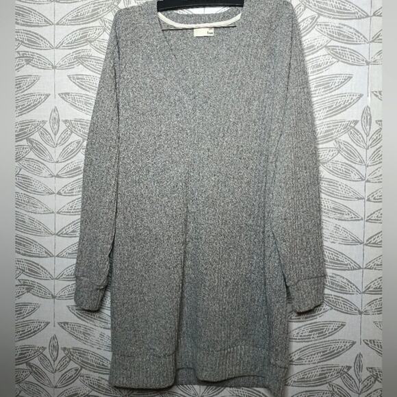 Wilfred Aritzia Sweater Ribbed Tunic Length V Neck Gray Neutral - Picture 1 of 7